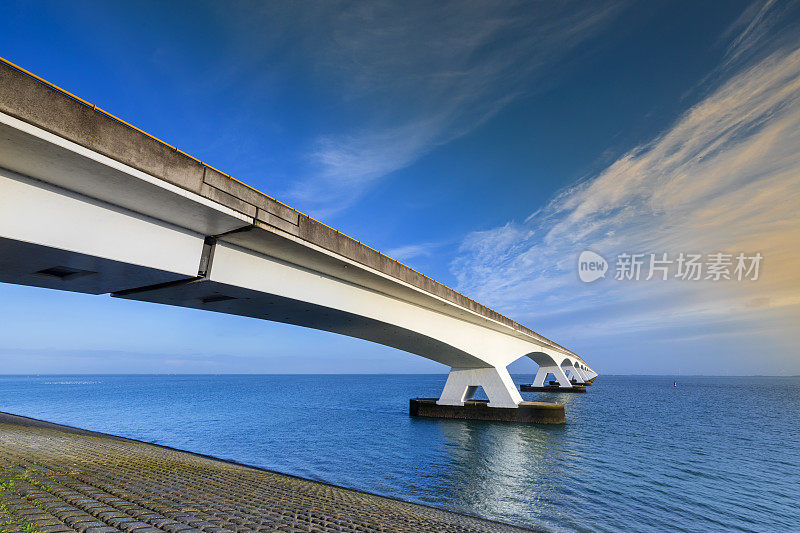 荷兰泽兰省的泽兰大桥(Zeelandbrug, Zeeland Bridge)